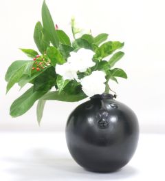 Black Pottery Flower Vase Face Shape