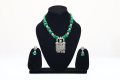  NECKLACE WITH PENDENT GREEN DORI